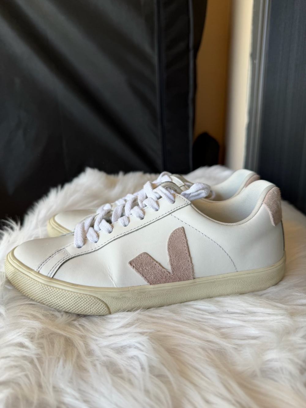 Veja Shoes - Picture 2 of 5